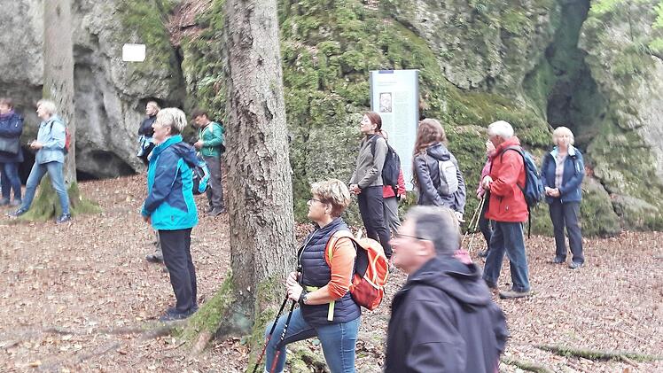 50 Teilnehmer machten sich auf den Weg zur Esperhöhle. Foto: privat