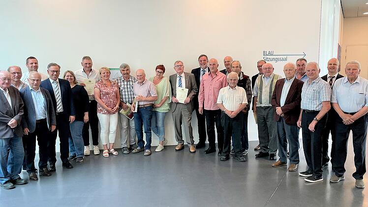 Landkreis Erlangen-Höchstadt: Feldgeschworene geehrt - "wichtige Bindeglieder zwischen Tradition und Moderne"