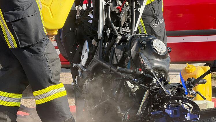 T&ouml;dlicher Motorradunfall in Hilpoltstein: Autofahrer &uuml;bersieht Motorradfahrerin - tot