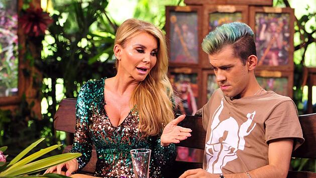 Unterfr&auml;nkin Tatjana Gsell soll nach der Abschiedsshow ziemlich betrunken und ausgerastet sein. Hier mit Daniele. Foto: RTL Alle Infos zu 'Ich bin ein Star - Holt mich hier raus!' im Special bei RTL.de: www.rtl.de/cms/sendungen/ich-bin-ein-star.html