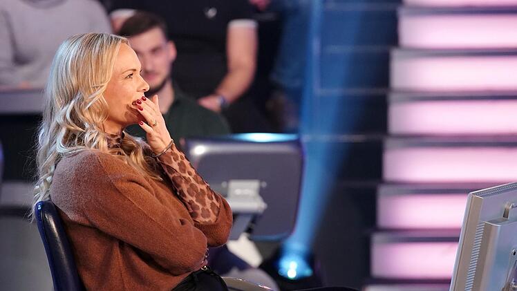 Verena Gargiulo st&uuml;rzte von der 4.000er-Stufe auf 5000 Euro. Langsam gingen Jauch die Kandidaten aus ...