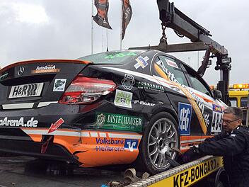 Am Haken: Nach einem Abflug auf dem Nürburgring kam Steven Fürsch nicht mehr selbstständig ins Ziel. Foto: Steven Fürsch