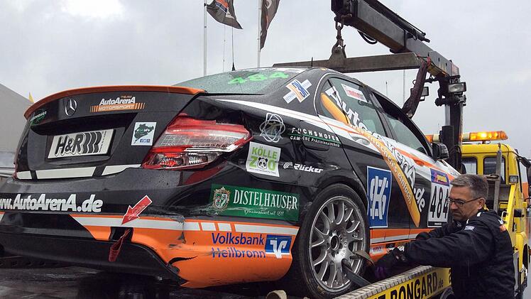 Am Haken: Nach einem Abflug auf dem Nürburgring kam Steven Fürsch nicht mehr selbstständig ins Ziel. Foto: Steven Fürsch