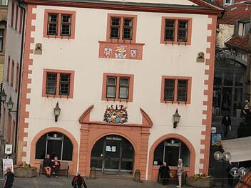 Möglichst bis Jahresende soll die Vinothek im Alten Rathaus am Bad Kissinger Marktplatz eröffnet werden. Foto: Ralf Ruppert
