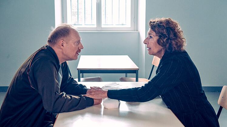 Besuch im Gefängnis: Inkasso Heinzi (Simon Schwarz) wird von Bibi Fellner (Adele Neuhauser) um Rat gefragt. Es geht nicht um einen Fall, sondern um eine Lebensentscheidung.