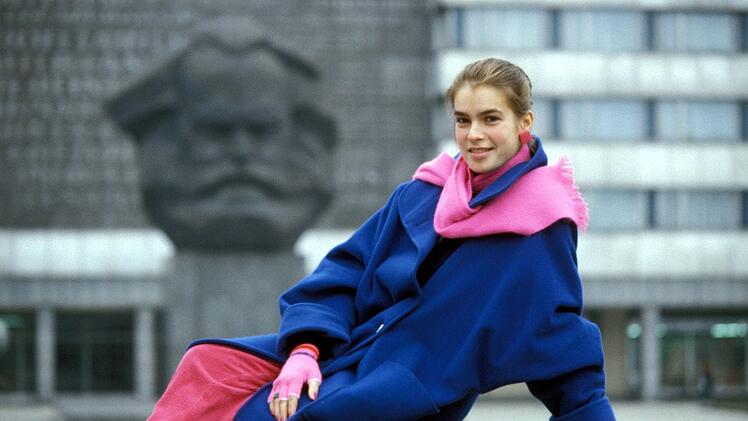 Sie holte Olympiagold, wurde zum Liebling der DDR-Oberen und auch im Westen gefeiert: Kati Witt, die Eisk&ouml;nigin aus dem Osten. Wie gelang ihr der Spagat zwischen den beiden Welten?