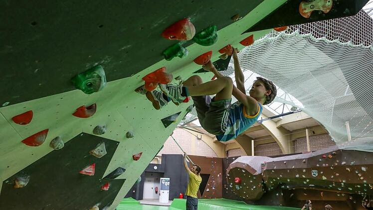 Bastian probiert sich als "Blockheld". Foto: Barbara Herbst