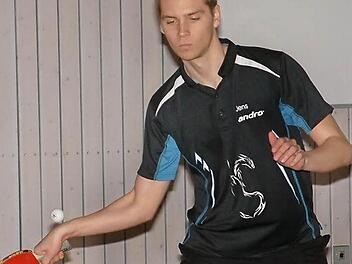 Der SV Rothenkirchen hat zwar sein letztes Punktspiel in der 3. Bezirksliga bestritten, doch die Saison ist für den Aufsteiger noch nicht beendet, denn jetzt geht es in die Relegation. Beim 9:3-Sieg gegen den TTC Stammbach gewann Jens Hammerschmidt sein Einzel und das Doppel mit David Lutz. Foto: Hans Franz