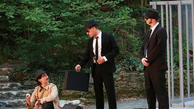 Die Musical Comedy "Blues Brothers in Prison" feierte Premiere auf der Waldbühne Heldritt.Foto: Jochen Berger