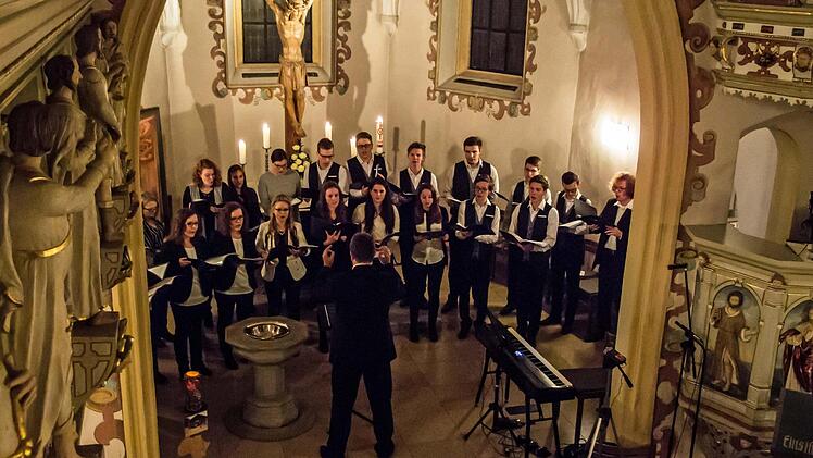 Reichlich Beifall gab es für das Konzert des Jugendchors Vocalholics in der Kirche St. Johannis in Rödental.Foto: Jochen Berger