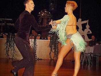 Einer der Höhepunkte des Abends war der Auftritt des erfolgreichsten deutschen Latein-Tanzpaares Marius Balan und Nina Bezzubova.  Foto: Gabi Arnold