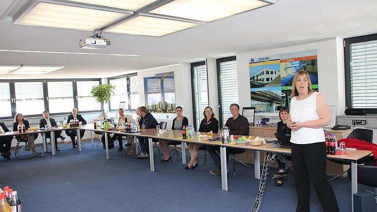 Diskussionsrunde bei der Firma Heil.