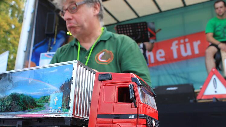 Norbert Jungkunz ist in der Welt der Trucker daheim. Als Betriebsseelsorger kennt er ihre Nöte. Foto: Markus Häggberg