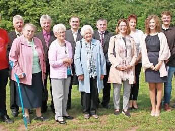 Vor zehn, 25, 40, 50, 60, 70 und sogar 80 Jahren feierten einige Mitglieder der Pfarrgemeinde Bramberg ihr erste Kommunion.