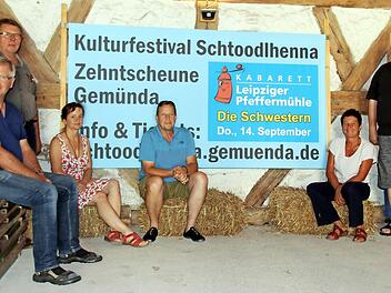 Die Dorfgemeinschaft Gemünda - vertreten durch (von links) Hendrik Dressel, Hermann Gossenberger, Gudrun Jöchner, Michael Löhlein, Sylvia Franz und Gerhard Jöchner - lädt im September wieder zur "Schtoodlhenna" in die Zehntscheune.  Foto: Bettina Knauth