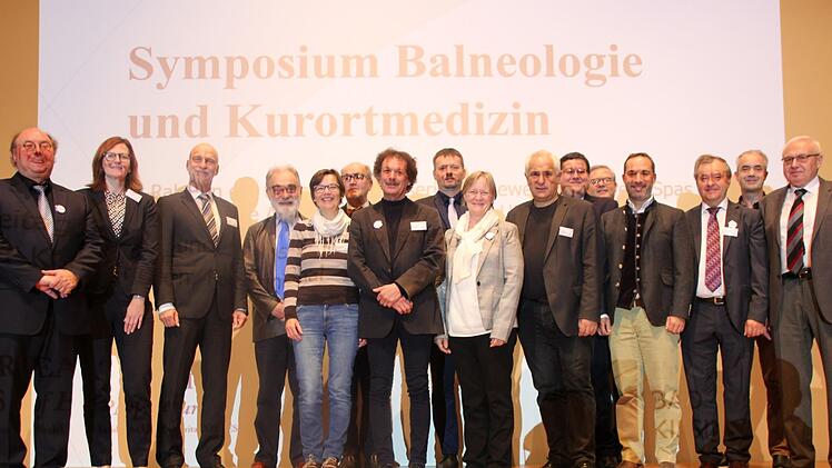 Peter Weidisch (von links), Kurdirektorin Sylvie Thormann und  OB  Kay Blankenburg mit den Referenten. Foto: Benedikt Borst