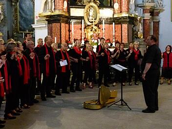 Der Chor "Good News" begeisterte das Publikum in der St. Martins-Kirche mit auswendig dargebotenen Gospels. Foto: Marion Krüger-Hundrup