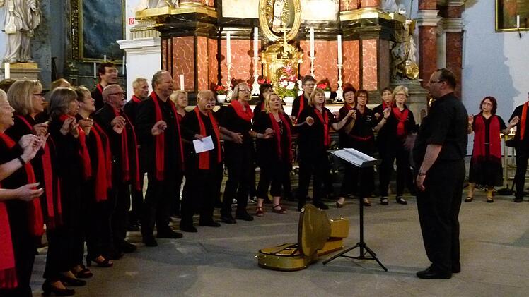 Der Chor "Good News" begeisterte das Publikum in der St. Martins-Kirche mit auswendig dargebotenen Gospels. Foto: Marion Krüger-Hundrup