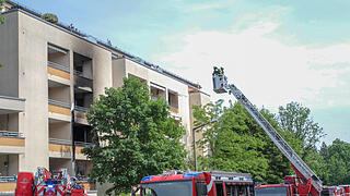 N&uuml;rnberg: Feuer in Wohnhaus - Feuerwehr rettet Bewohner