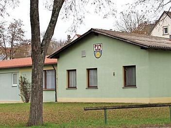 Grünes Licht erhielt die Gemeinde für die Sanierung des Oskar-Kandler-Zentrums Kirchlauter. Jetzt kann es weitergehen.  Foto: Günther Geiling
