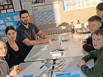 Maik Hornung von mydentLAB aus Schondra bei seinem Workshop am Ausbildungstag.