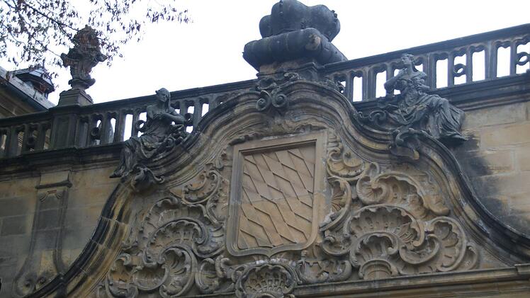 Das bayerische Wappen wurde irgendwann im 19. Jahrhundert über dem Banzer Torbogen angebracht, als das ehemalige Kloster ein Schloss der Wittelsbacher war.Matthias Einwag