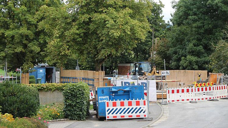 ...und in der Esbacher Straße erfahren die Verkehrsteilnehmer rechtzeitig von der Sperrung.