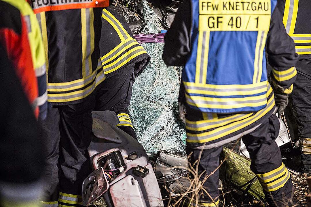 Haßfurt: Fahrer nach Unfall auf der A70 stundenlang eingeklemmt