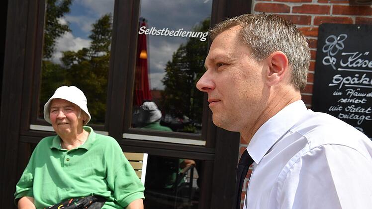 Marco Steiner im Gespräch mit Helga Geyer.