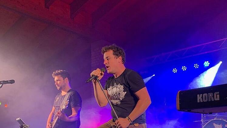 Kreis Bamberg: Hitzige Debatte um Ballermann-Hit "Layla" - fränkische Partybands beziehen Stellung