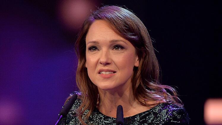 Carolin Kebekus hat über ihr Leben als Mutter, den Druck von außen und die damit verbundenen Herausforderungen gesprochen.