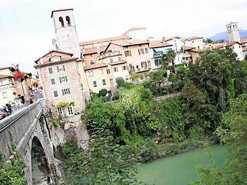 Die alte Langobardenstadt Cividale liegt mitten im einstigen Patriarchat Aquileia - in der italienischen Region Venetien-Friaul. Einst herrschten in dieser Gegend die Andechs-Meranier. Wäre das Geschlecht im 13. Jahrhundert nicht ausgestorben, vielleicht wäre das malerische Städtchen am Natisone mit seiner Teufelsbrücke heute ebenso wie Lichtenfels am Main ein Teil der Bundesrepublik Meranien... Fotos: Matthias Einwag