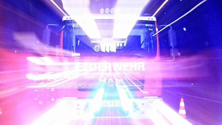 Bei einem Unfall zwischen Nassach und Wetzhausen ist ein Motorradfahrer mit seiner Sozia in den Straßengraben gestürzt. Symbolbild: Ferdinand Merzbach