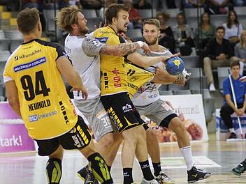 HSC-Neuzugang Pontus Zetterman (mit Ball, hier im ersten Heimspiel gegen Dresden) war zuletzt in Düsseldorf in der zweiten Halbzeit mit seiner Durchschlagskraft und Übersicht ein wichtiger Faktor.  Foto: Hagen Lehmann
