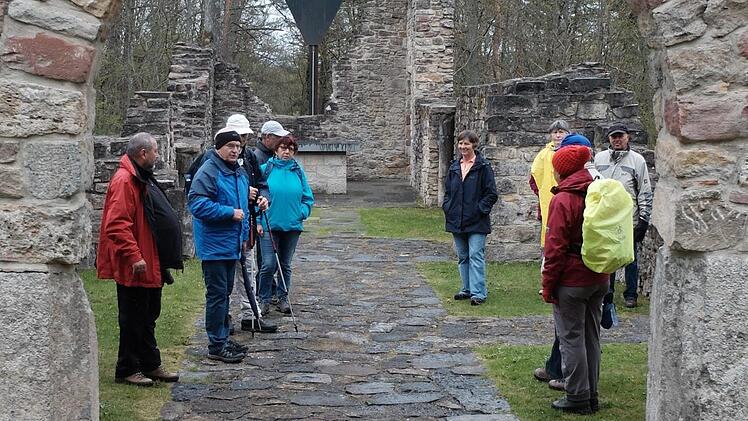 Die "Extratour Michelsberg" konnten einige Teilnehmer einer geführten Wanderung erleben. Dazu gab es kulinarische Genüsse aus der Region. Den Wanderern hat es gefallen.  Foto: Björn Hein
