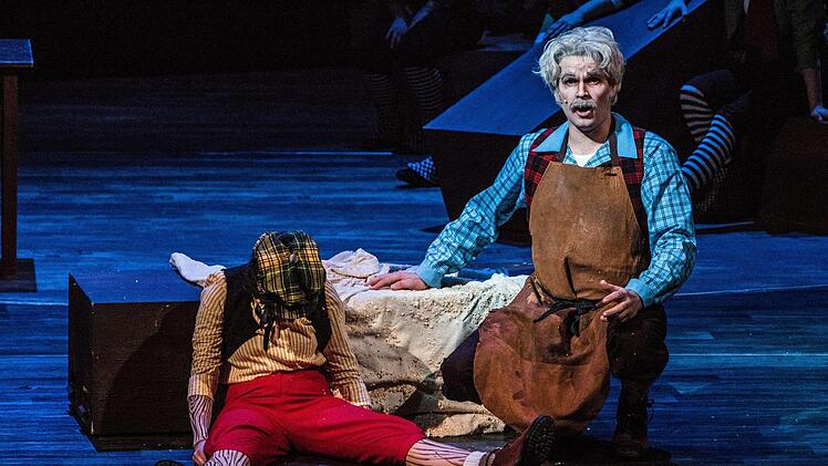 Probenimpressionen aus dem Landestheater: Die Familienoper "Pinocchio" feiert am Samstag Premiere in Coburg. In der Titelpartie: Francesca Paratore. Den Geppetto singt Franz Xaver Schlecht.Foto: Jochen Berger