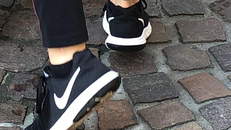 Schüler und Lehrer schnürten die Laufschuhe.