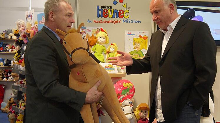 Neustadts Oberbürgermeister Frank Rebhan (links) und Heinz Dransfeld von Heunec. Foto: Berthold Köhler