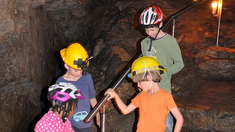 Den Kindern ist die ehemalige Schauhöhle längst zur Erlebnis-und Abenteuerhöhle geworden. Foto: Paul Pöhlmann