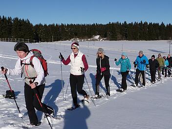 Schneeschuhwandern wird immer beliebter. Foto: Werner Reißaus