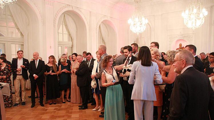 Auf dem Empfang entwickelten sich viele Gespräche unter den Gästen. Foto: Benedikt Borst