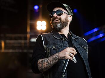 Am 24. August 2022 wird der Berliner Rapper Sido auf dem Schlossplatz des Coburger Schlosses Ehrenburg auftreten. Alle Informationen zur Tour & den Tickets gibt es hier. Foto: Gian Ehrenzeller/KEYSTONE/dpa
