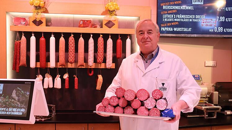 Metzgermeister Ralf Luther muss wegen steigender Fleischpreise sein Sortiment bald verkleinern.