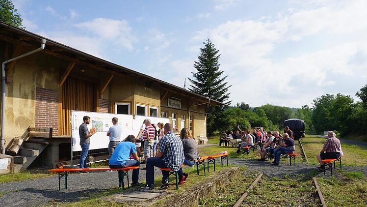 Vor einem Jahr fand mit den Bürgern ein Workshop statt, um die Zukunft des ehemaligen Rupbodener Bahnhofsgeländes zu planen. Nun wurde der Vorentwurf dem Gemeinderat vorgestellt. Eine weitere Bürgerinformationsveranstaltung ist geplant.