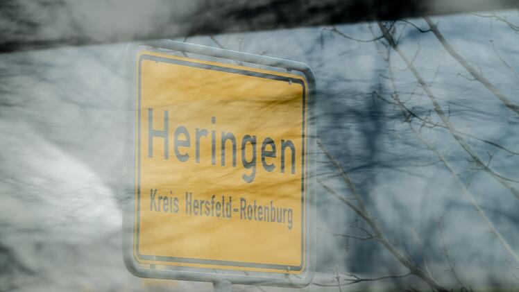 Nur 40 Kilometer von Franken entfernt: Baby-Leiche in Haus in Heringen entdeckt, Frau (34) in Haft