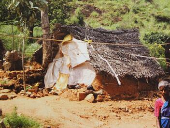 Die Eltmanner Kinder und Jugendlichen erhielten durch die Fotos von Gerhard Albert einen Einblick in die Verhältnisse in Südindien. So beispielsweise sehen die typischen Häuser der Einwohner dort aus.Fotos: gg und p