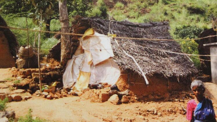 Die Eltmanner Kinder und Jugendlichen erhielten durch die Fotos von Gerhard Albert einen Einblick in die Verhältnisse in Südindien. So beispielsweise sehen die typischen Häuser der Einwohner dort aus.Fotos: gg und p