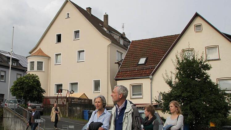 So sieht die ehemalige Synagoge heute aus (Haus links). Foto: Ulrike Müller