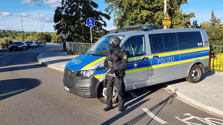 Gro&szlig;einsatz der Polizei: Mann mit Schusswaffe in Kelheim