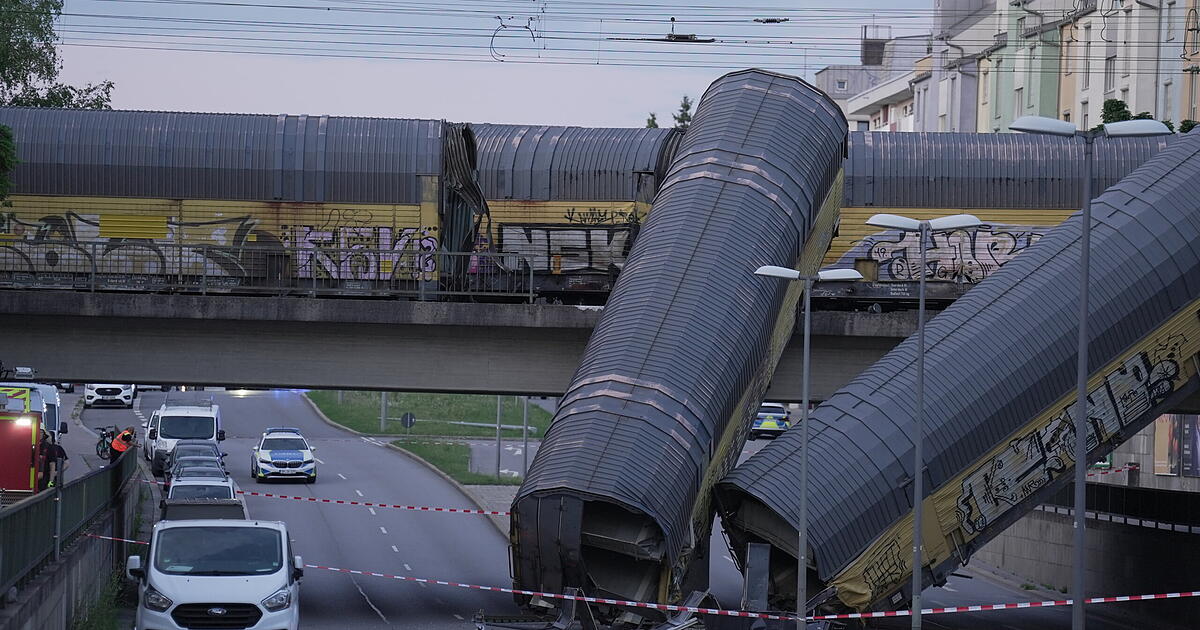 München: Todesopfer nach Güterzug-Sturz von Brücke – Polizei mit Update